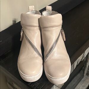 Stylish Cream Ankle Booties with Zipper Detail